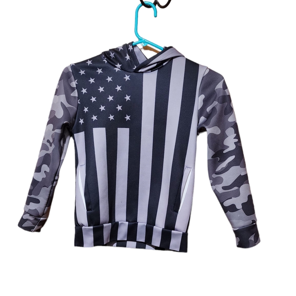 Unbranded youths gray and black American flag & warm cozy hoodie with pockets.